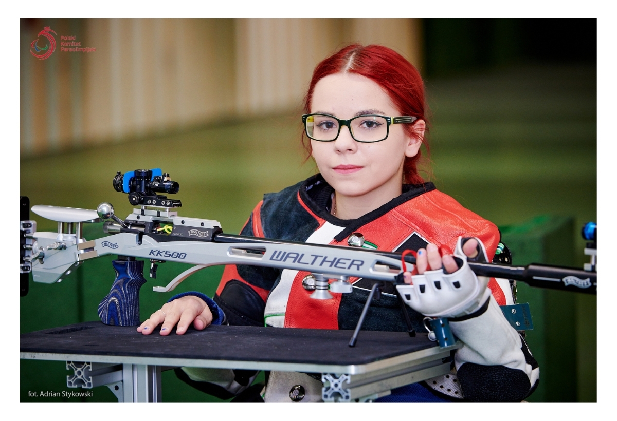 Emilia Babska z karabinkiem KK500 WALTHER